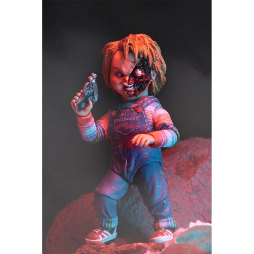 neca-childs-play-ultimate-chucky-action-figure