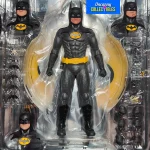 batman-1989-michael-keaton-batman-mezco-toyz-one12-collective-action-figure