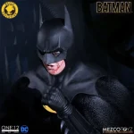 batman-1989-michael-keaton-batman-mezco-toyz-one12-collective-action-figure