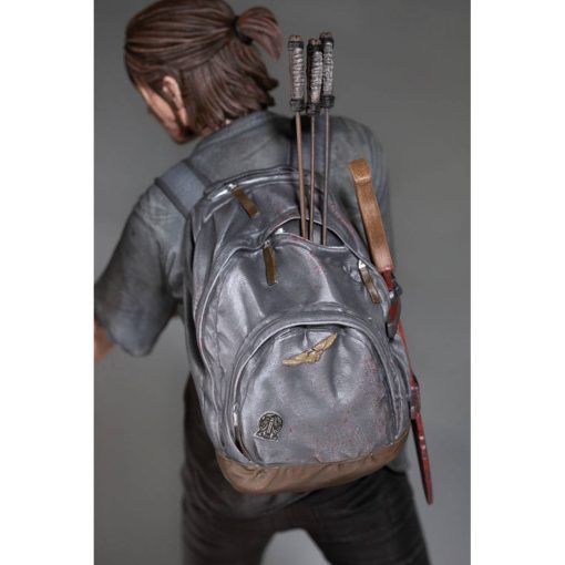 the-last-of-us-part-ii-ellie-dark-horse-collectibles-statue