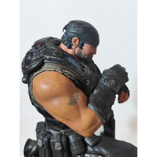 gears-of-war-3-epic-edition-marcus-fenix-statue-with-cog-medal-and-microsoft-xbox-360-game