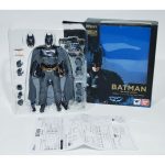 bandai-the-dark-knight-s-h-figuarts-batman-christian-bale-6-inch-action-figure