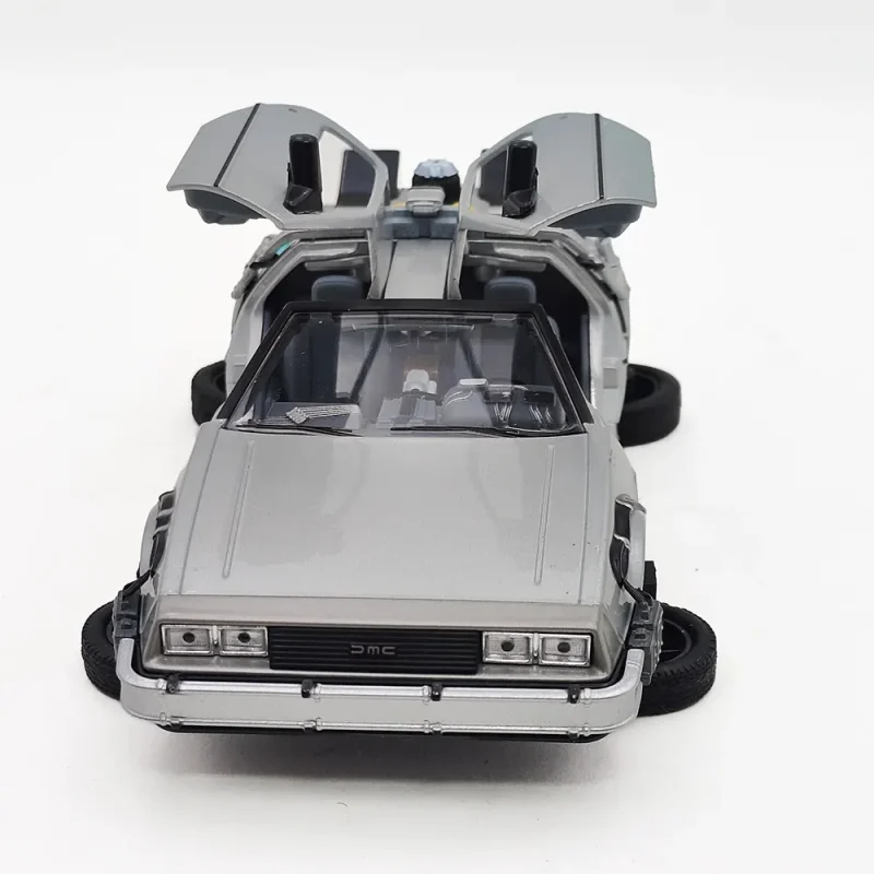 Welly Back To The Future Part II Delorean 1:24 Scale Diecast Car