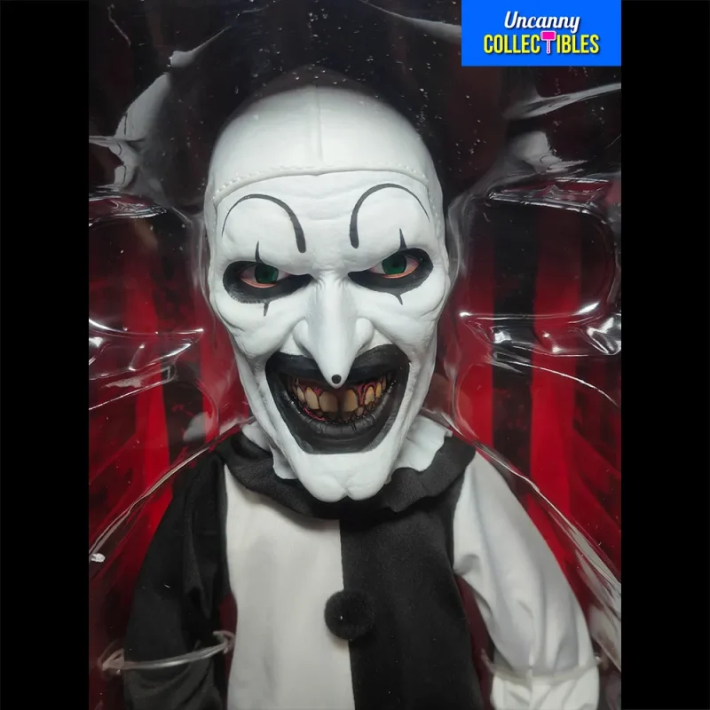 Terrifier Art the Clown MDS Mega Scale Mezco Toyz 15-Inch Plush Figure With Sound