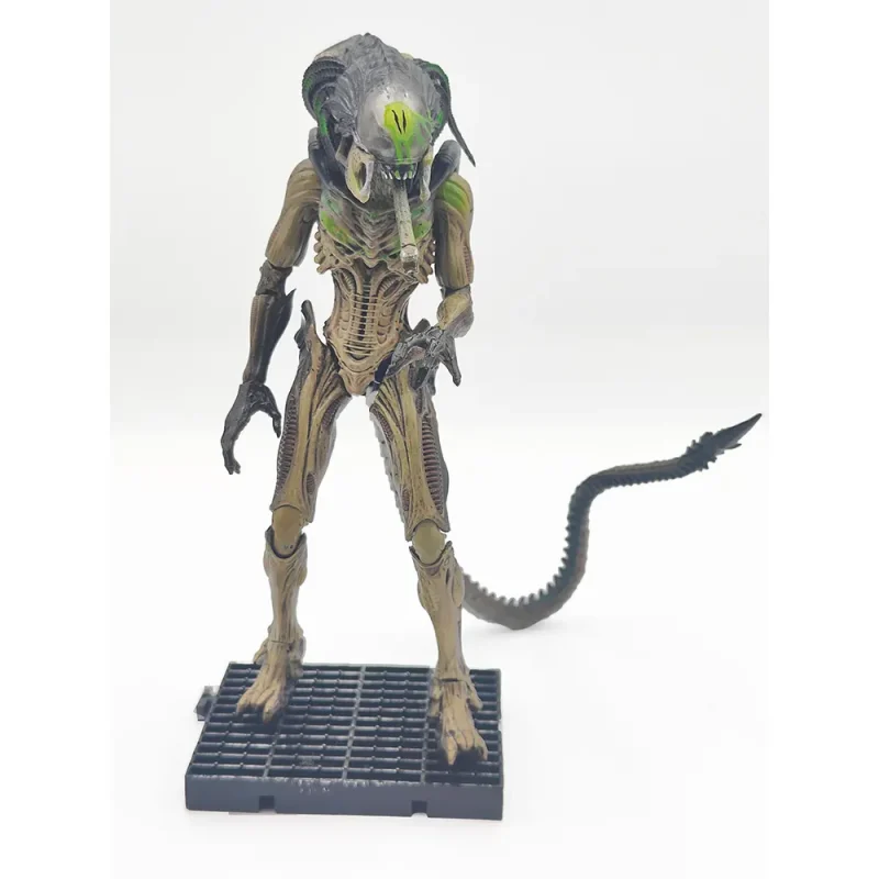 Alien vs Predator Requiem Battle Damaged Predalien 1:18 Scale Hiya Toys 4-Inch Action Figure - Missing Lower Jaw